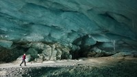 Gletser di daerah Pegunungan Alpen di Swiss terus mencair karena pemanasan global dan perubahan iklim.