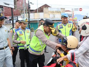 Semringahnya Warga Dapat Helm hingga Dawet Gratis dari Polres Banjarnegara