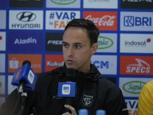 Pelatih Persebaya Minta Suporter Tak Salahkan Ofan