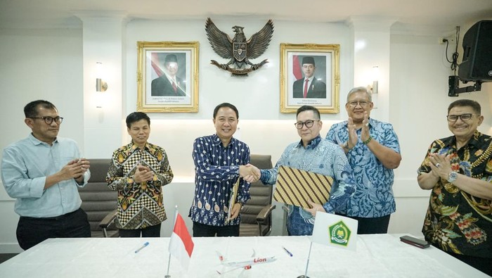 Penandatanganan perjanjian kerjasama antara Direktorat Jenderal Penyelenggaraan Haji dan Umrah Kementerian Agama Republik Indonesia dan PT Lion Mentari Airlines.