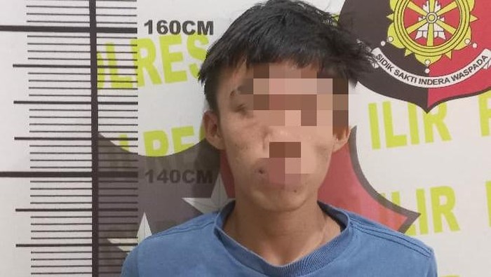 Pencuri dua motor milik petani di Ogan Ilir saat diamankan polisi