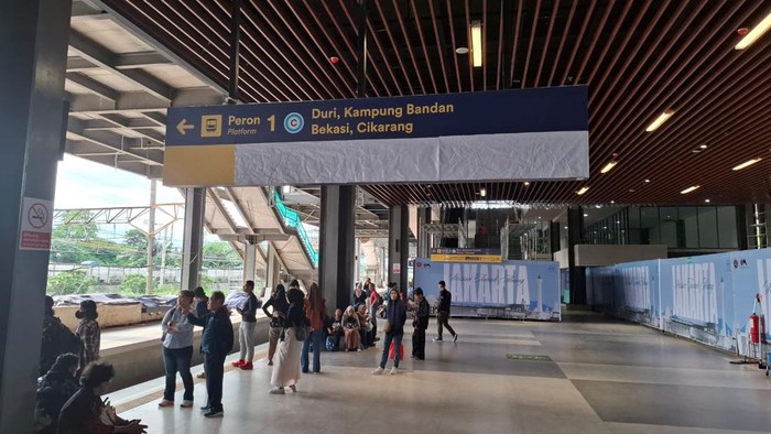 Peron 1 Stasius Tanah Abang beroperasi