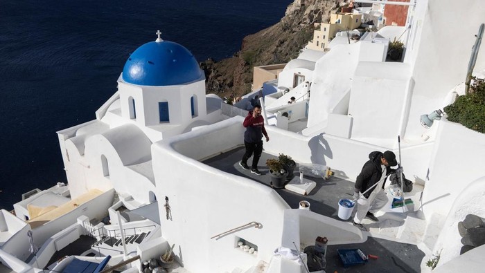 Situasi Santorini Usai Diguncang Gempa Beruntun A view of the village of Oia, as the seismic activity continues, on the island of Santorini, Greece, February 20, 2025. REUTERS/Nicolas Economou