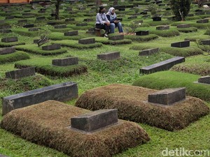 6 Adab Ziarah Kubur Sesuai Sunnah yang Benar