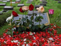 Tradisi Ziarah Kubur Saat Lebaran: Hadits dan Urutan Doanya