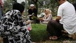 Tradisi Ziarah Kubur Jelang Ramadan di TPU Karet Bivak