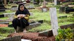 Tradisi Ziarah Kubur Jelang Ramadan di TPU Karet Bivak