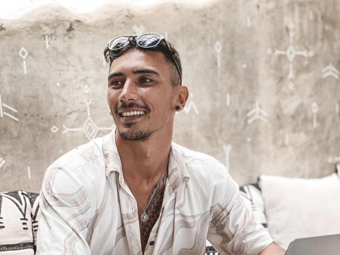 Vincent Verhaag Asyik Kulineran Bareng Istri dan Anak