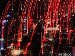 Wajah Pekerja Jakarta dalam Motion Blur