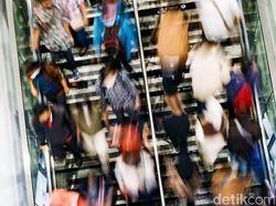 Wajah Pekerja Jakarta dalam Motion Blur