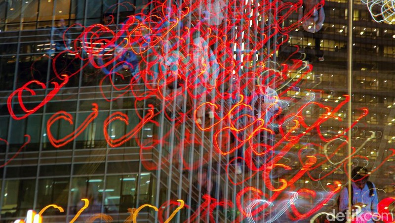 Saat ruang itu kehilangan sisi karena digitalisasi, bentuknya menjadi liar, penuh plot twist, abstrak dan sulit ditebak. Berikut potretnya.