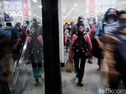 Wajah Pekerja Jakarta dalam Motion Blur