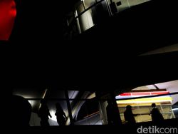 Wajah Pekerja Jakarta dalam Motion Blur