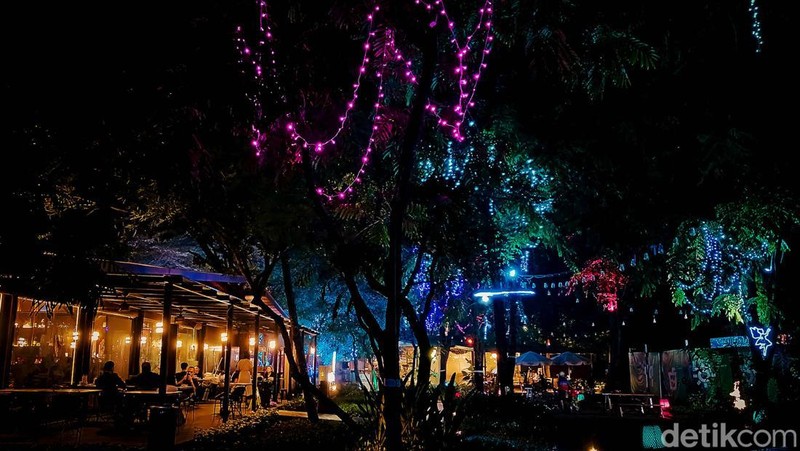 Saat ruang itu kehilangan sisi karena digitalisasi, bentuknya menjadi liar, penuh plot twist, abstrak dan sulit ditebak. Berikut potretnya.