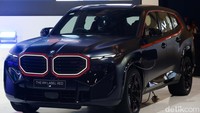 Kendaraan performa tinggi pertama dari BMW hadir di Ice BSD, Kabupaten Tangerang, Jumat (21/2/2025). BMW XM Label Red yang merupakan mobil paling buas dari BMW ini hanya ada 500 unit di seluruh dunia.