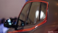Sistem penggerak M HYBRID di BMW XM menghasilkan output keseluruhan sebesar 653 hp (dihasilkan dari kombinasi mesin pembakaran konvensional hingga 489 hp dan sistem penggerak listrik hingga 197 hp).   