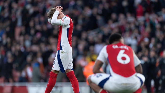 LONDON, ENGLAND - FEBRUARY 22: Martin Odegaard and Gabriel Magalhaes of Arsenal look dejected at the final whistle after the Premier League match between Arsenal FC and West Ham United FC at Emirates Stadium on February 22, 2025 in London, England. (Photo by Visionhaus/Getty Images) ***Local Caption*** Martin Odegaard; Gabriel Magalhaes