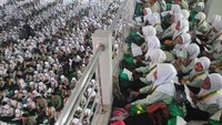 Peserta melafalkan huruf hijaiyah secara bersama di Gedung JHK, Jati, Kudus, Jawa Tengah, Minggu (23/2/2025). 