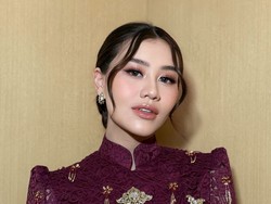 8 Foto Aaliyah Massaid Jadi Bridesmaid Berkebaya Janggan, Pancarkan Aura Bumil