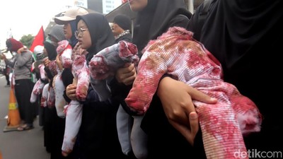 Foto Aksi Damai Bela Palestina di Bandung, Serukan Boikot Produk Israel
