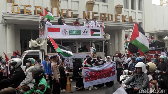 Aksi massa mendukung Palestina Merdeka di Bandung