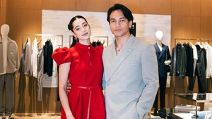 Tapi yang paling nyuri perhatian justru outfit Ameera Khan, gaun merahnya sukses bikin netizen terpukau! Foto: Instagram Jefri Nichol