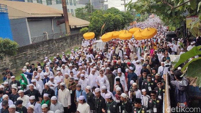 Antusias umat Islam mengikuti ziarah kubra di Palembang.