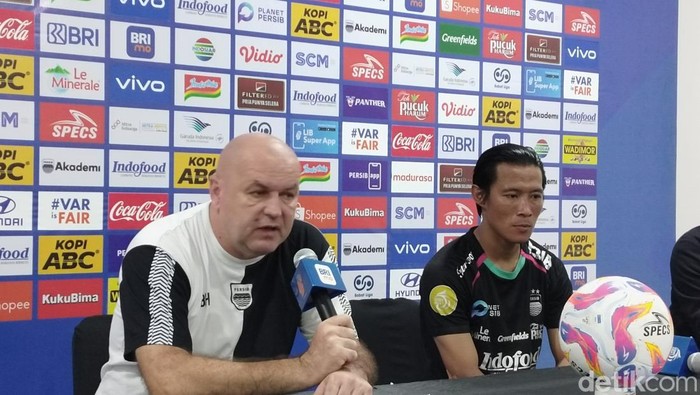 Bojan Hodak dan Henhen Herdiana.