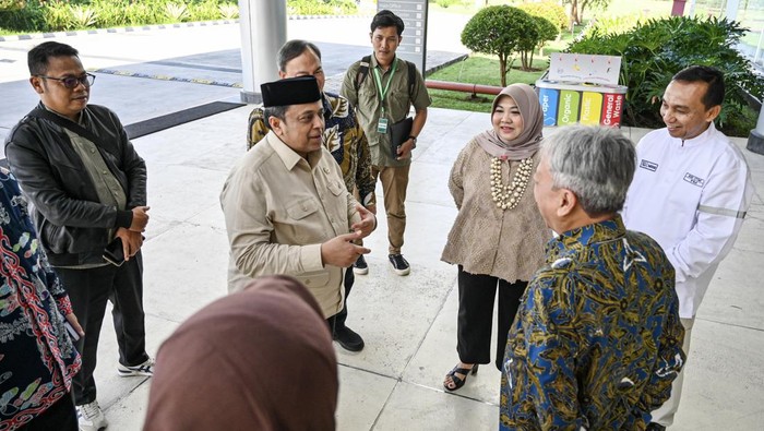 BPJPH Cek Standar Halal Proses Produksi Pabrik di Karawang Kepala Badan Penyelenggara Jaminan Produk Halal (BPJPH), Ahmad Haikal Hasan meninjau secara langsung kegiatan produksi PT Nestlé Indonesia di Karawang, Jawa Barat.
