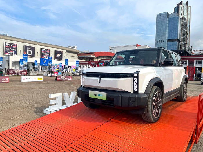Chery J6