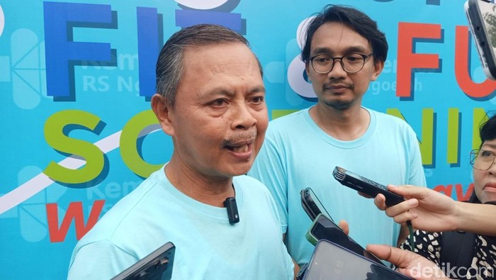 Direktur Utama RSUP Prof Ngoerah I Wayan Sudana, dan Kepala Instalasi Kanker Terpadu RSUP Prof Ngoerah dr. Ngakan Putu Daksa saat diwawancarai di Mal Living World, Minggu (23/2/2025).