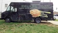 Sajikan sandwich, ada food truck yang konsepnya jauh berbeda dengan food truck lainnya. Eksterior mobilnya dihias seolah roket angkasa. Foto: Carbuzz