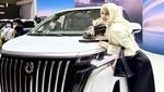 Inara Rusli Rayakan Ulang Tahun ke-32, Dapat Banyak Kue dan Hadiah