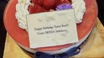 Inara Rusli Rayakan Ulang Tahun ke-32, Dapat Banyak Kue dan Hadiah