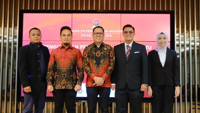 Kamar Entrepreneur Indonesia (KEIND) resmi mengukuhkan kepengurusan baru dalam acara Pengukuhan Kepengurusan Pergantian Antar Waktu (PAW) yang digelar di Wisma Mandiri, Jakarta Pusat.