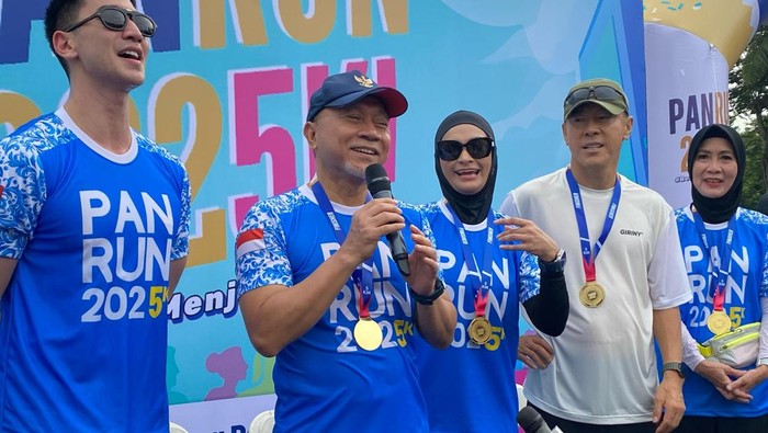 Ketum PAN Zulhas bersama Shin Tae Yong di DPR