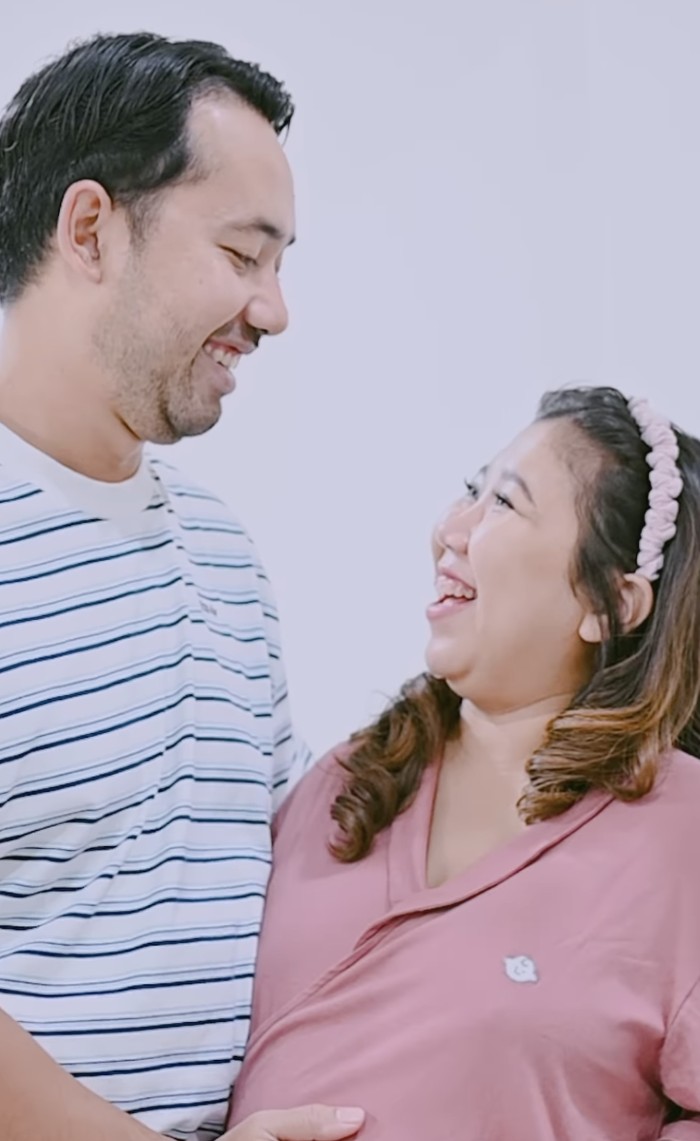 Kiky Saputri Tetap Kulineran Enak Saat Hamil Tua, Intip Momennya! Kiky Saputri Tetap Kulineran Enak Saat Hamil Tua, Intip Momennya!