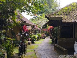 Bagi wisatawan yang menginginkan privasi, pengelola menyediakan sembilan ruang berendam privat yang dapat menampung hingga lima orang. Tiket untuk menyewa ruang berendam privat itu adalah Rp 30 ribu untuk satu jam.