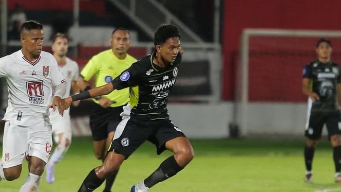 Laga Malut United vs PSS Sleman di Stadion Gelora Kie Raha, Ternate, Minggu (23/2/2025).