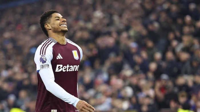 Aston Villas Marcus Rashford reacts after missing a chance to score during the English Premier League soccer match between Aston Villa and Liverpool at Villa Park in Birmingham, England, Wednesday, Feb. 19, 2025. (AP Photo/Darren Staples)