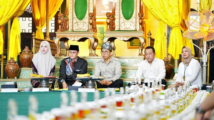 Menteri Kebudayaan Fadli Zon melakukan kunjungan pertamanya ke Kalimantan Barat sejak menjabat sebagai menteri.