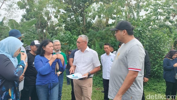 Menteri Perumahan dan Kawasan Permukiman Maruarar Sirait bersama Dirjen Kekayaan Negara Kementerian Keuangan Rionald Silaban di Bekasi.