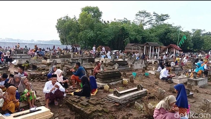Nyekar bareng jelang Ramadan di Trenggalek