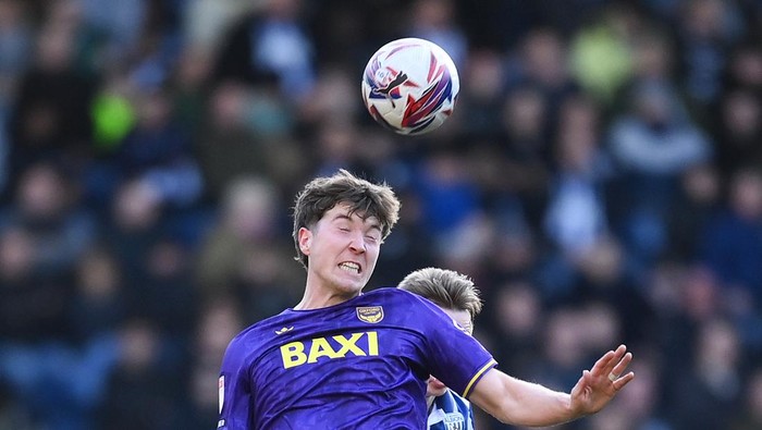 WEST BROMWICH, ENGLAND - FEBRUARY 22: Ole Romeny of Oxford United heads the ball during the Sky Bet Championship match between West Bromwich Albion FC and Oxford United FC at The Hawthorns on February 22, 2025 in West Bromwich, England. (Photo by Ben Roberts Photo/Getty Images)