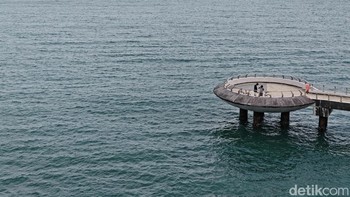 Menggunakan zoom 3x di kondisi terik. Foto: Adi Fida Rahman/detikINET