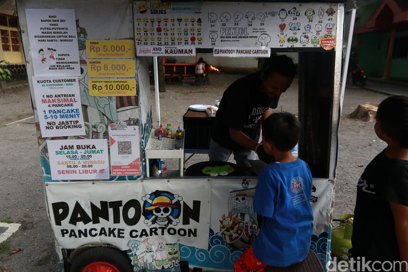 Pancake kartun lucu di Masjid Kauman Jogja, Minggu (23/2/2025).