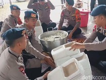 Makanan Bergizi dari Dapur Umum Brimob Polda untuk Korban Banjir Lampung