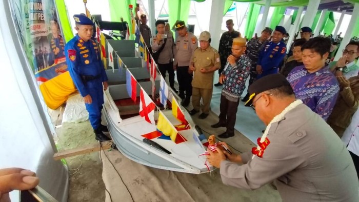 Polres Banyuasin menyediakan ambulans air untuk membantu kebutuhan medis masyarakat pesisir.