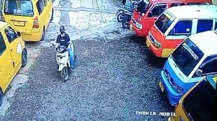 Rekaman CCTV wanita berambut pirang gasak motor wisatawan di Garut
