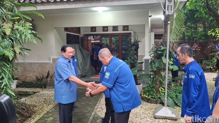 SBY menerima kedatangan para ketua DPD Demokrat. (Solihin/detikcom).